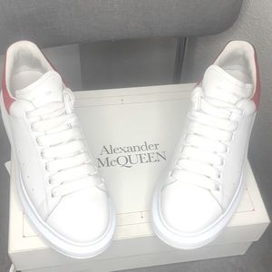 Perfect condition ALEXANDER McQUEENS 495